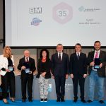 Mimma la Valle all'assemblea di Confindustria Emilia Area Centro ritira il riconoscimento per i 35 anni di attività di La Valle Trasporti - Ferrara